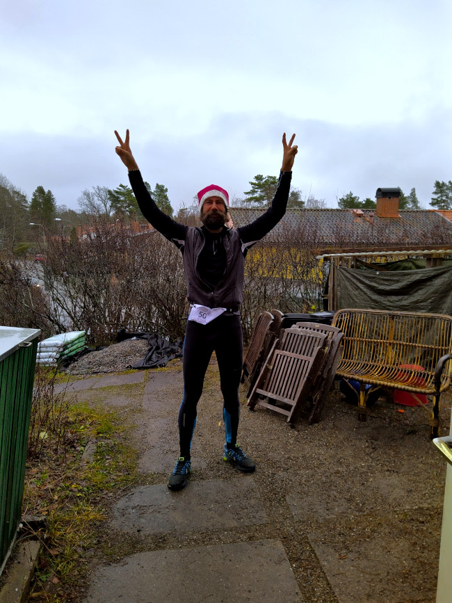Per gör segergest efter LUCIA RACE målgång, växling i LUCIA TRIATHLON RACE